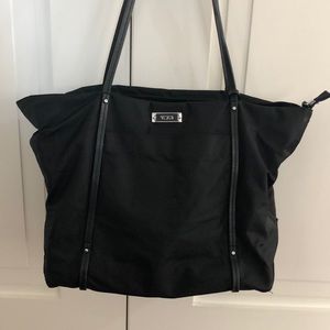 Tumi Q Tote Black